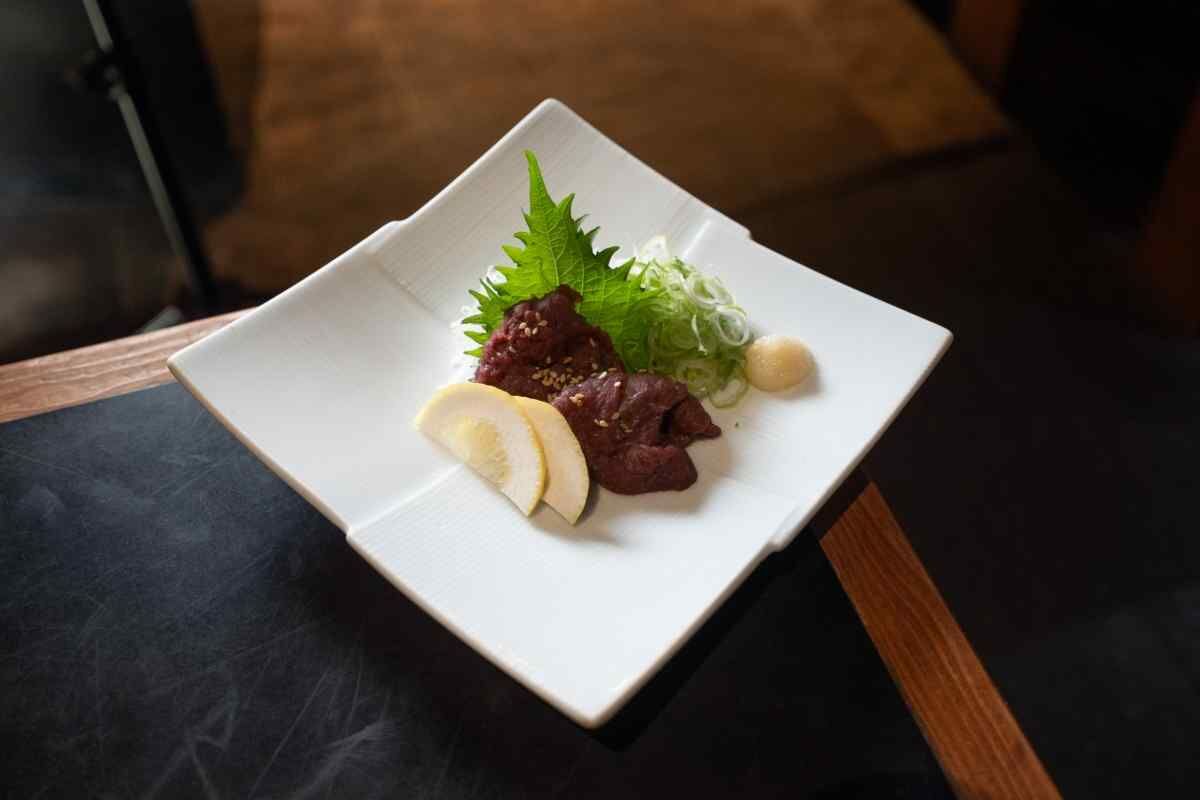馬刺し